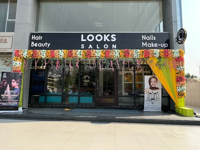 Looks Salon